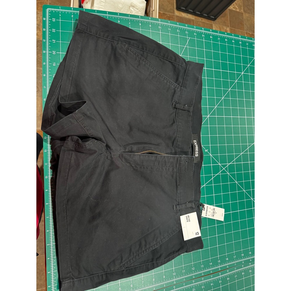 Express Womens Mid Rise Shortie Shorts Black Chino Size 12 NWT